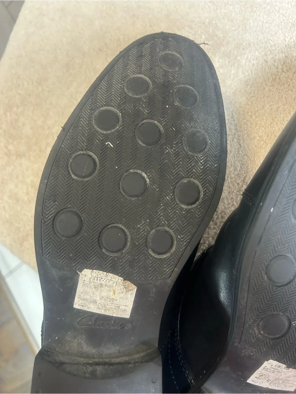 Clark’s Men’s WHIDDON Cap toe black leather oxfords. Size 9.5W very little wear